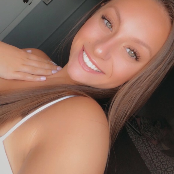 Meet your Posher, Ashley - Picture 1 of 1